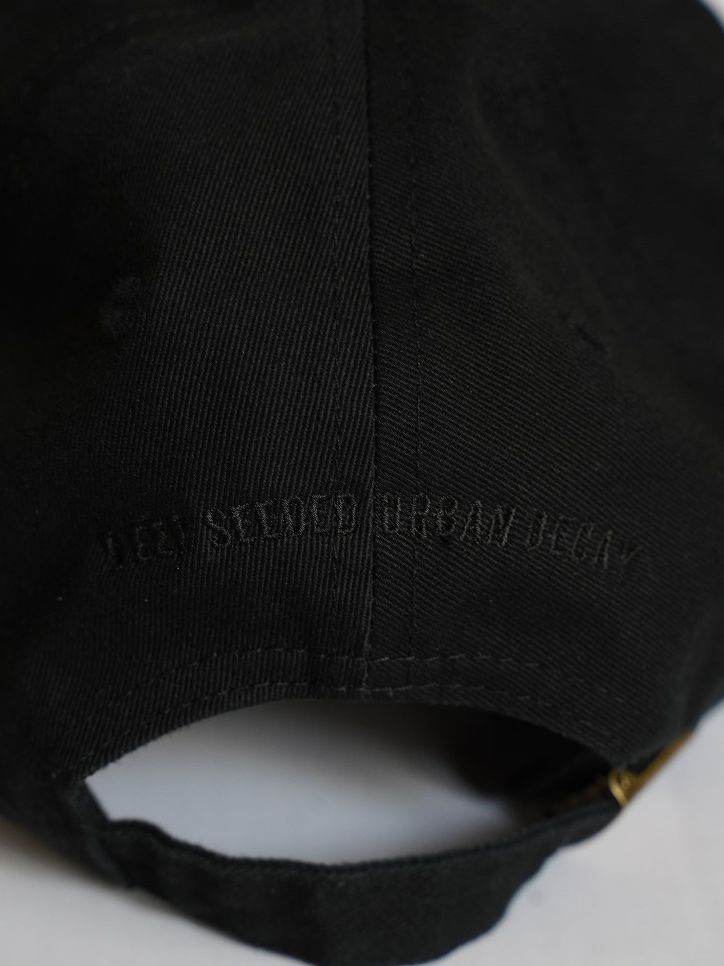 LIVING souvenir cap