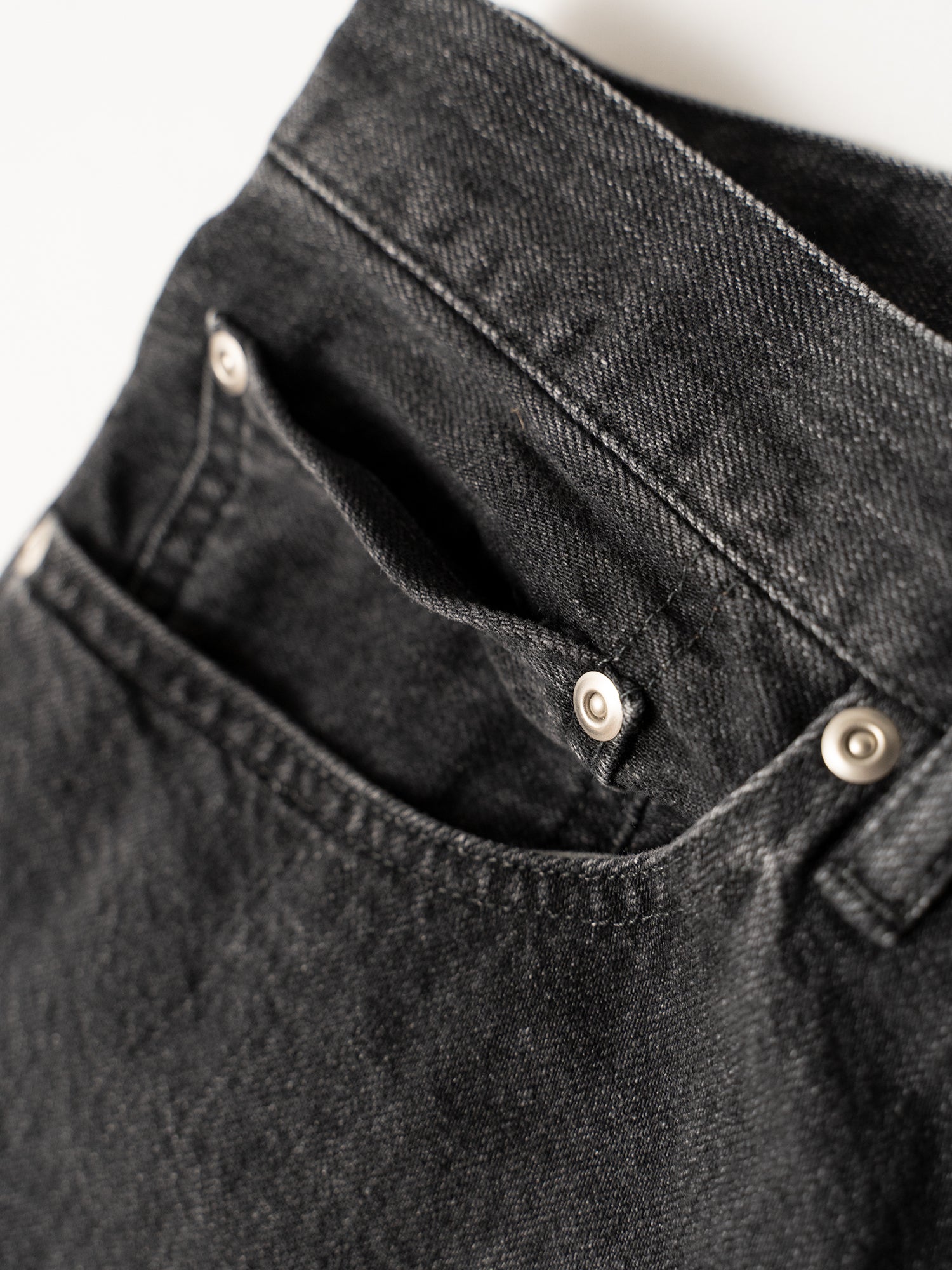 Relaxed fit 5-pocket washed denim
