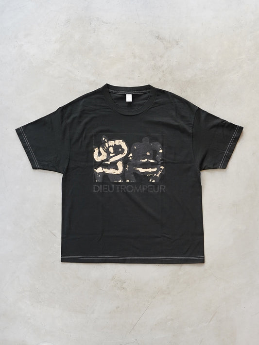 DIEU TROMPEUR Tee