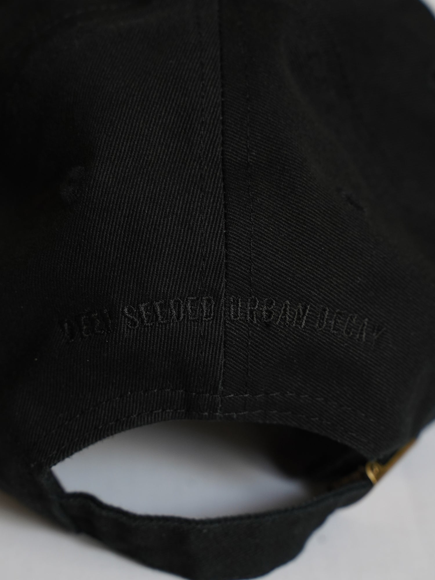 LIVING souvenir cap